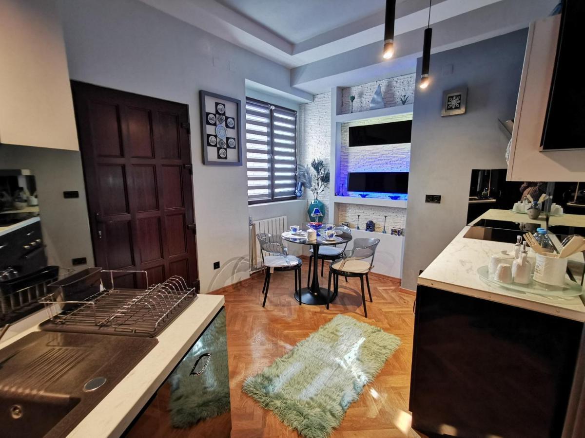 Crystal Central Apartment ブラショフ エクステリア 写真